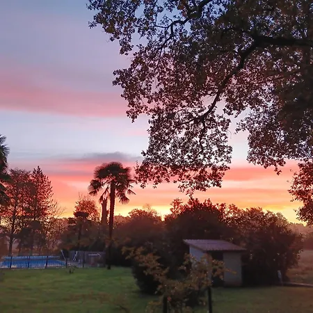 Bed and Breakfast Le Moulin Du Comte Bourrouillan Exterior foto