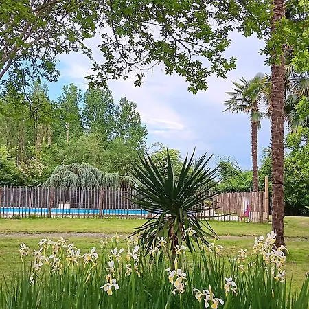 Bed and Breakfast Le Moulin Du Comte Bourrouillan Exterior foto
