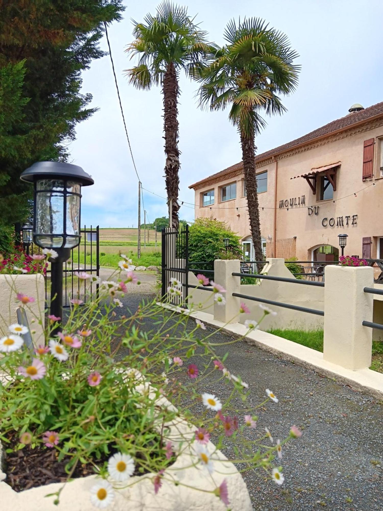 Le Moulin Du Comte Frühstückspension